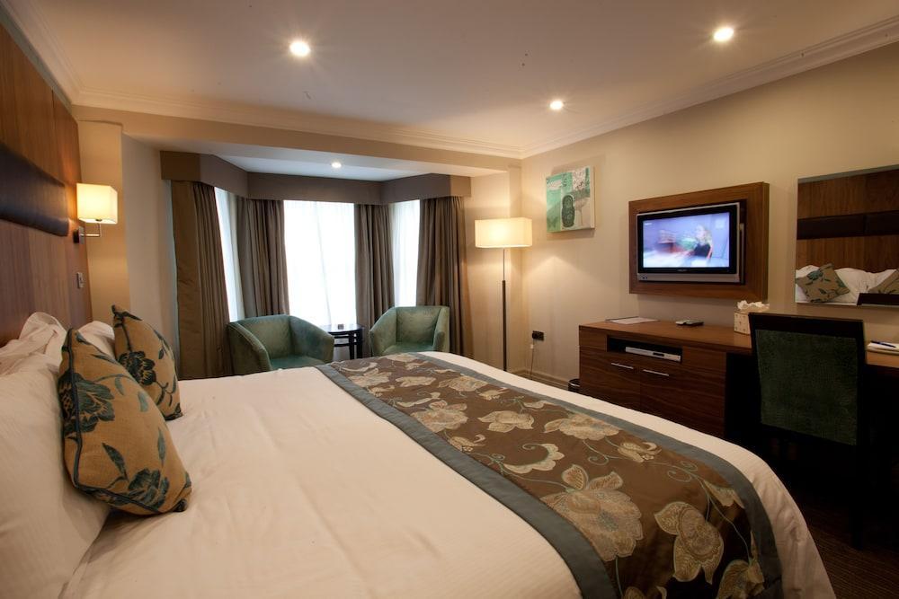 Ramada By Wyndham Cheltenham Golden Valley Exterior foto