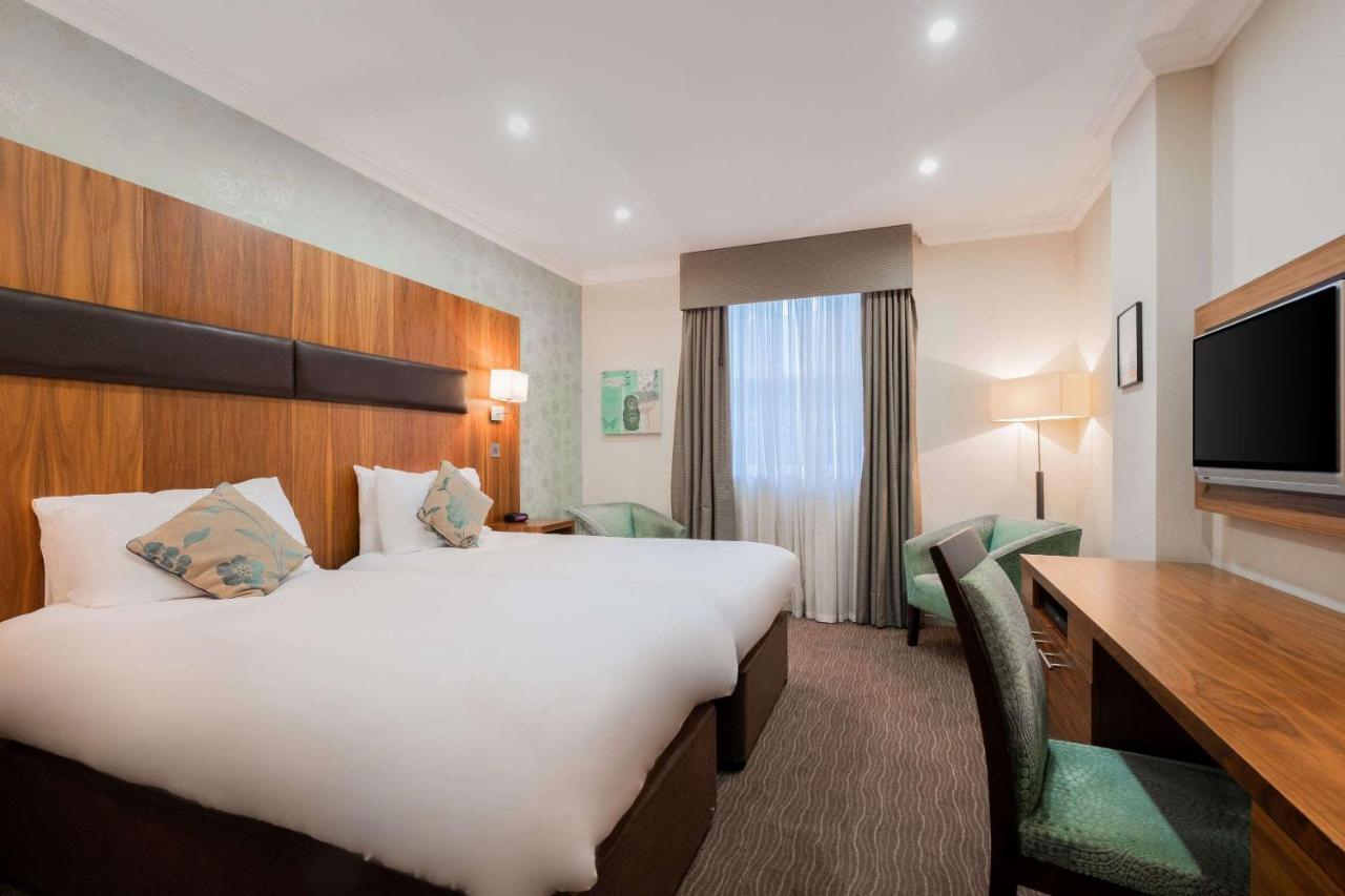 Ramada By Wyndham Cheltenham Golden Valley Exterior foto