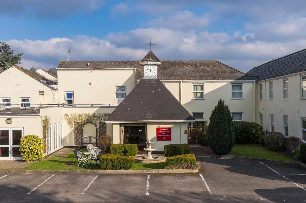 Ramada By Wyndham Cheltenham Golden Valley Exterior foto