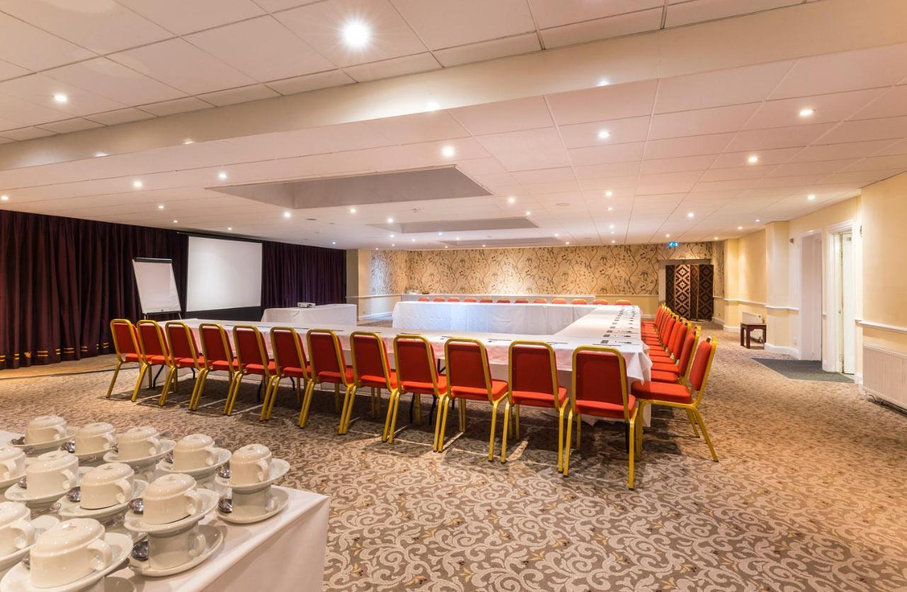 Ramada By Wyndham Cheltenham Golden Valley Exterior foto