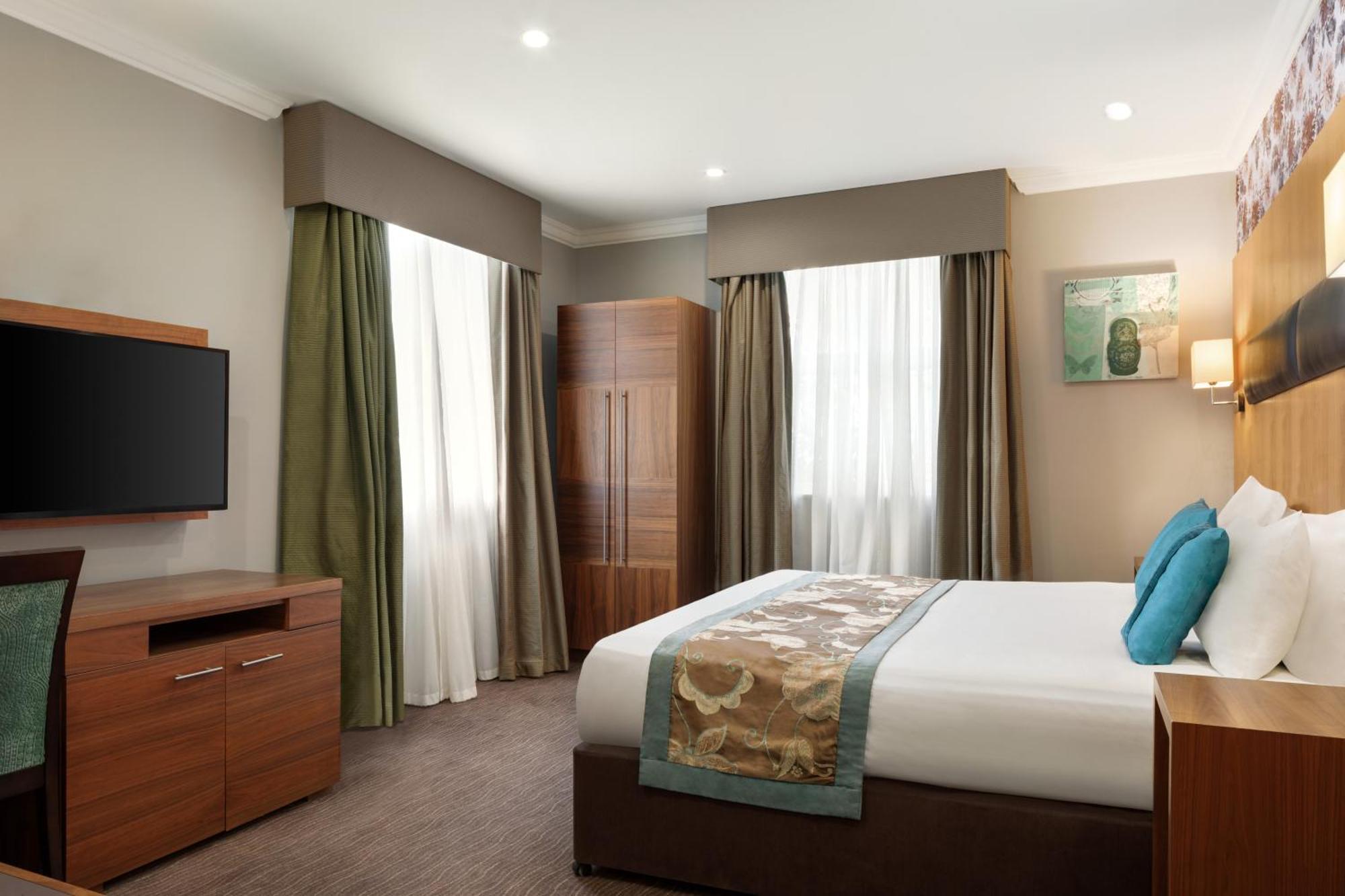 Ramada By Wyndham Cheltenham Golden Valley Exterior foto