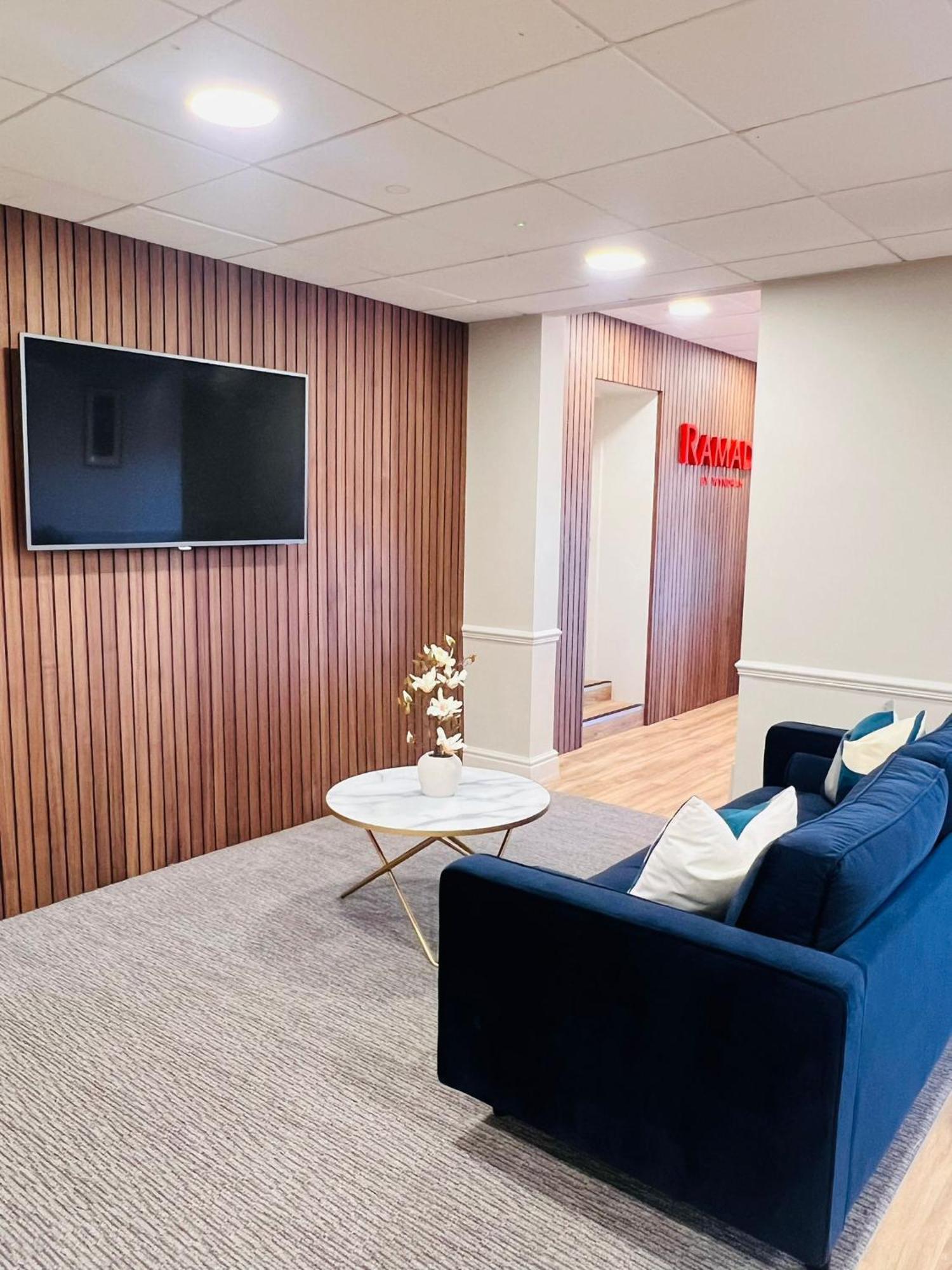 Ramada By Wyndham Cheltenham Golden Valley Exterior foto