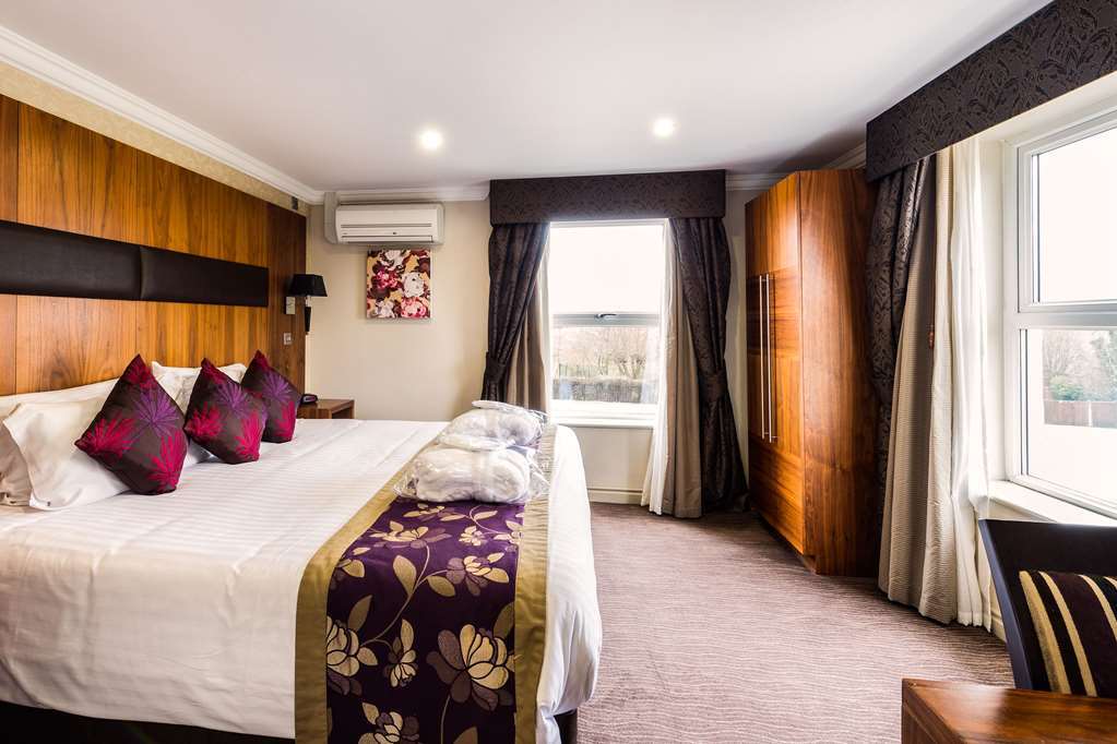 Ramada By Wyndham Cheltenham Golden Valley Habitación foto