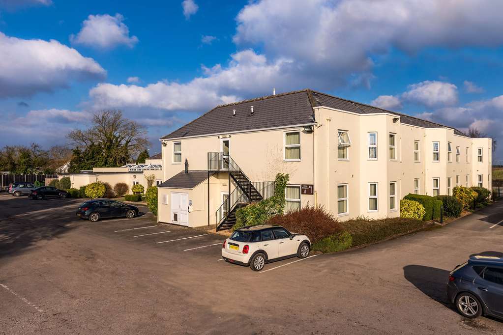 Ramada By Wyndham Cheltenham Golden Valley Exterior foto
